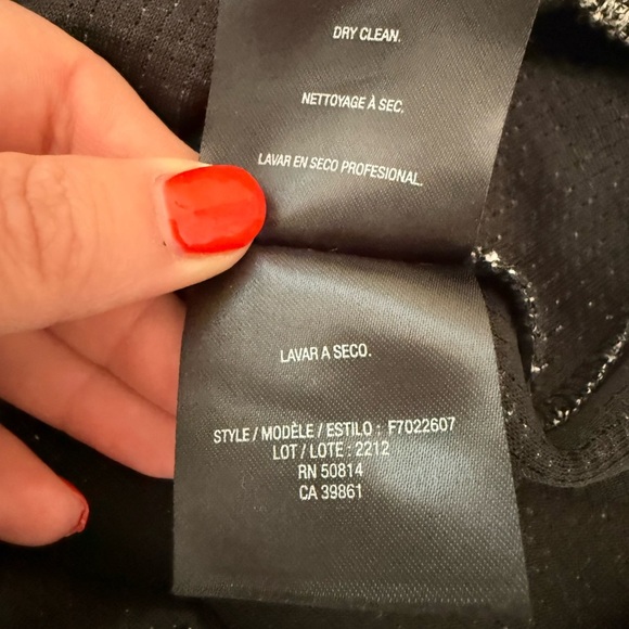 T Tahari Women’s Dress Size 6 Gray Sheath Short Sleeve V Neck Snake Print - Picture 11 of 12